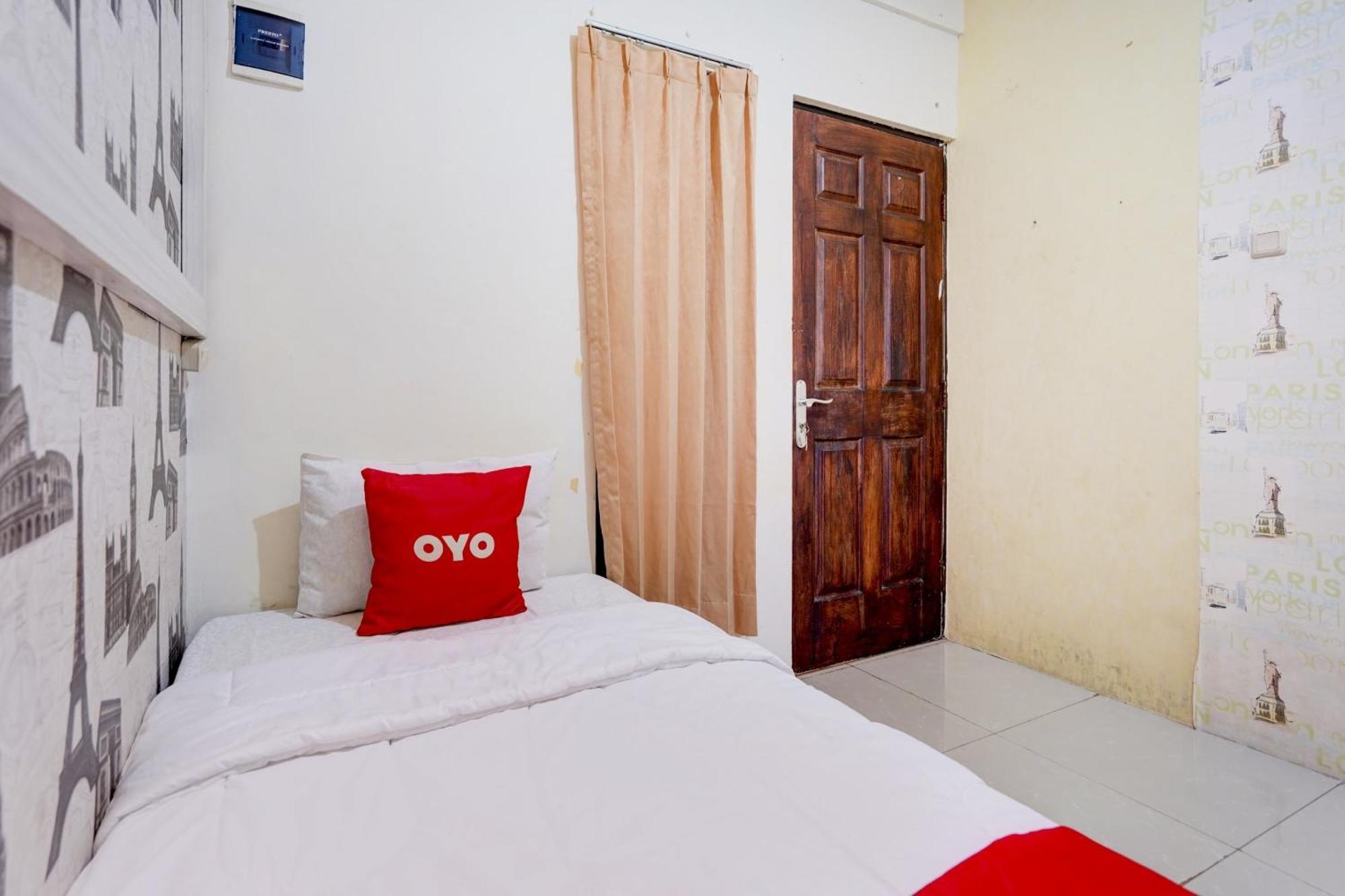 Oyo Life 90606 Glass House Citraland Syariah 2*