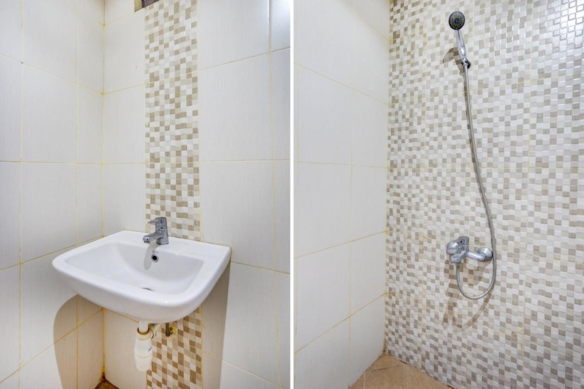 Oyo Life 90606 Glass House Citraland Syariah Hotel 2*