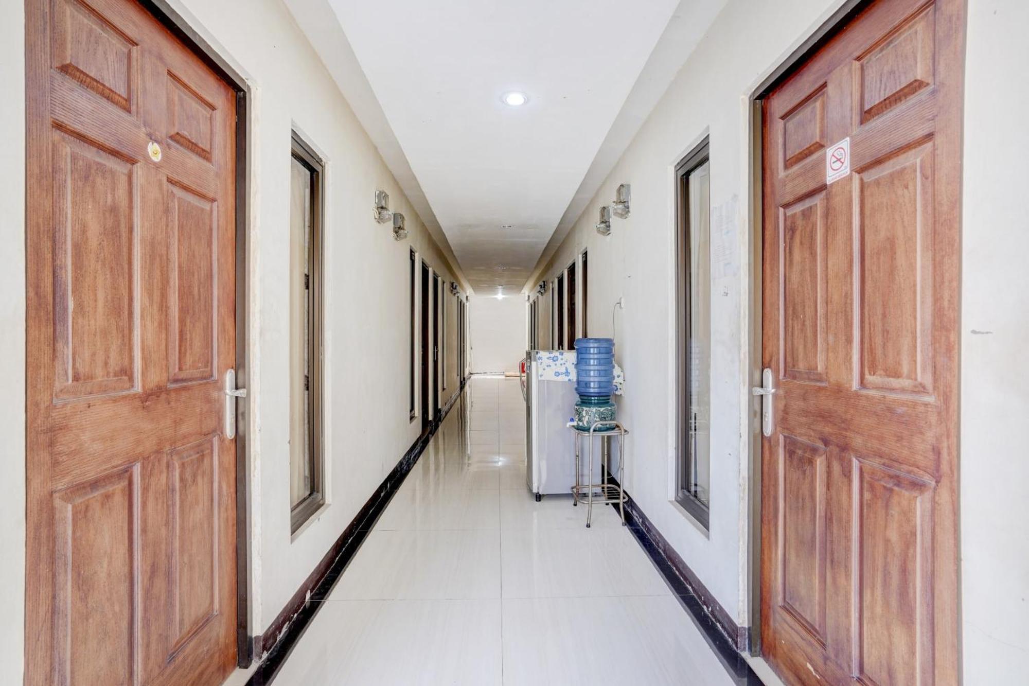 Hotel Oyo Life 90606 Glass House Citraland Syariah