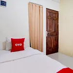 Oyo Life 90606 Glass House Citraland Syariah