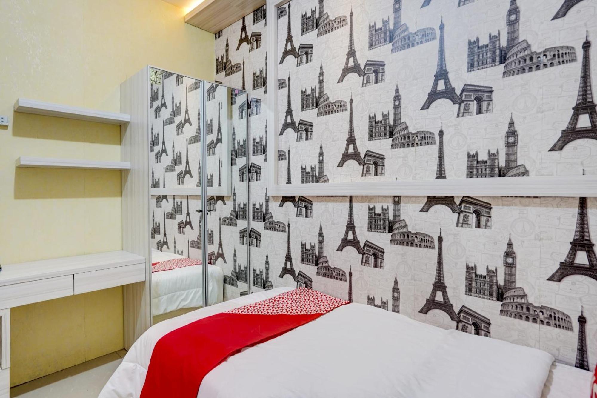 Oyo Life 90606 Glass House Citraland Syariah Hotel Surabaya