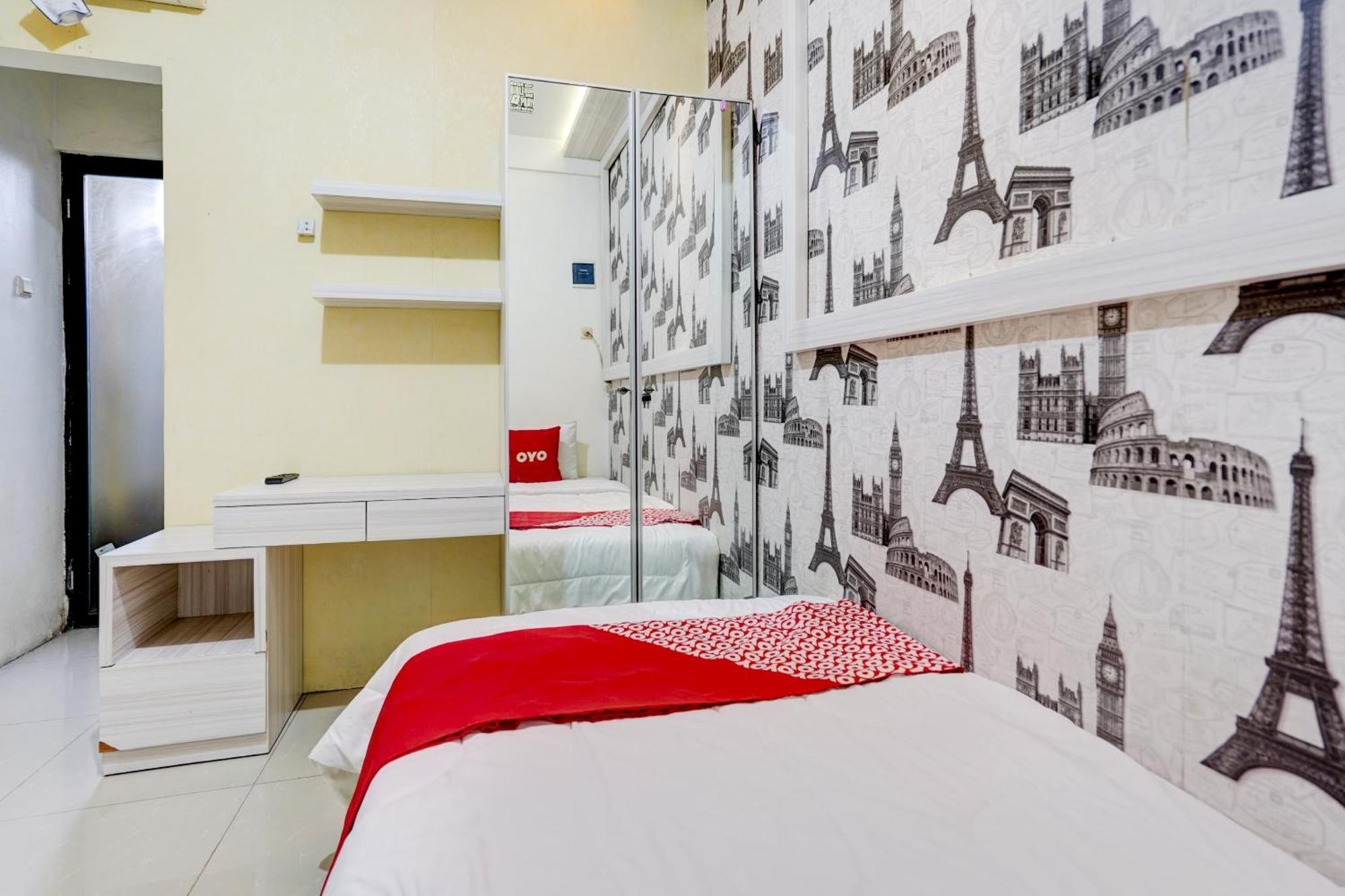Oyo Life 90606 Glass House Citraland Syariah Hotel